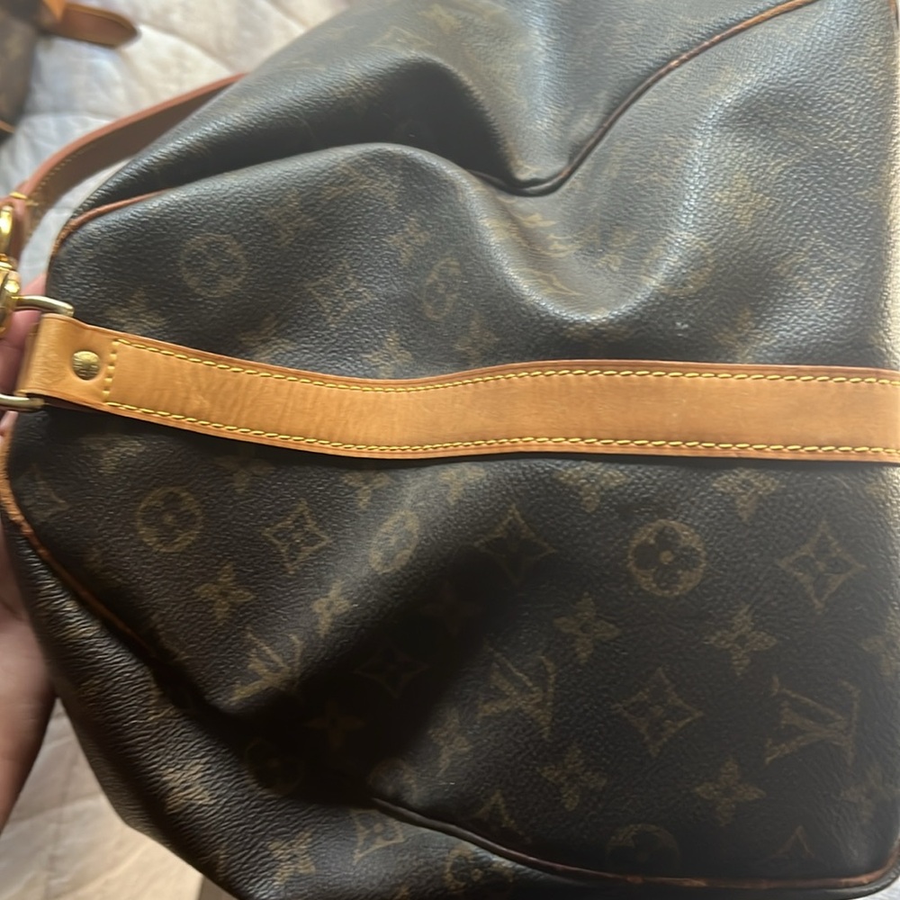 Louis Vuitton Keepall 55 Bandouliere Duffel Bag - Picture 13 of 17